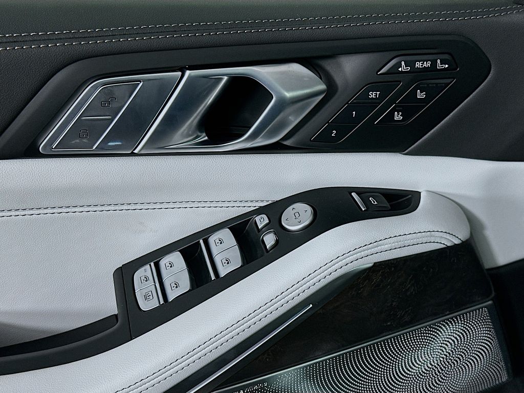Thumbnail: 2026 BMW X7 - 20