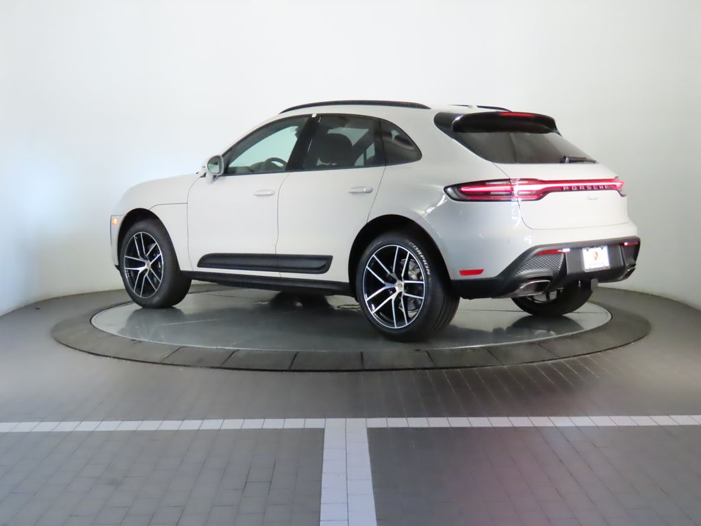 Thumbnail: 2026 Porsche Macan - 3