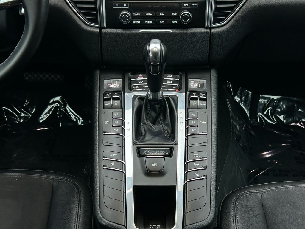 Thumbnail: 2018 Porsche Macan - 24