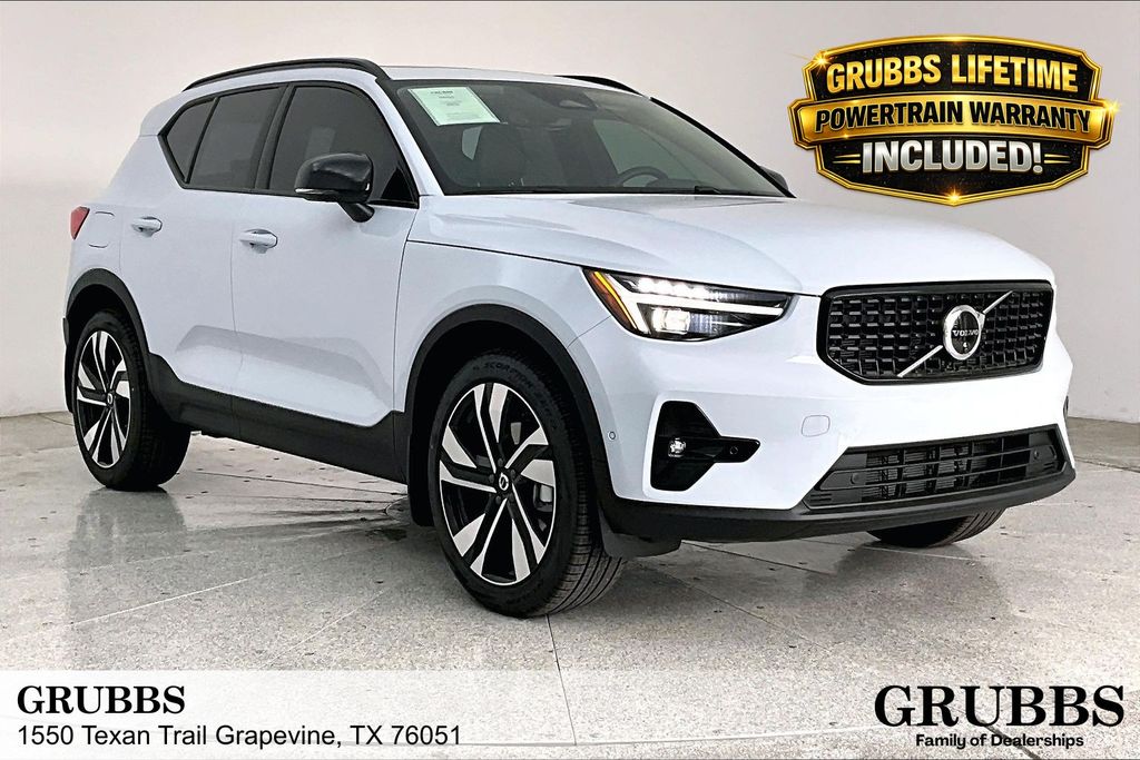 White (Cloud) 2026 Volvo XC40 B5 Plus AWD SUV / Crossover All-Wheel Drive Automatic