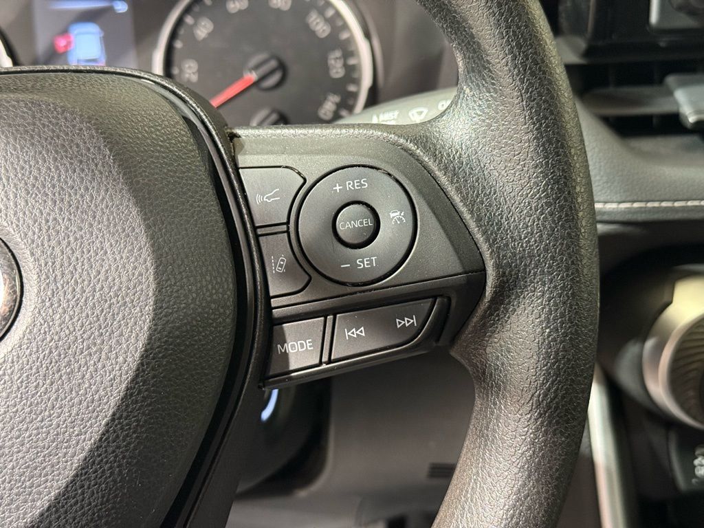 Thumbnail: 2022 Toyota RAV4 - 24