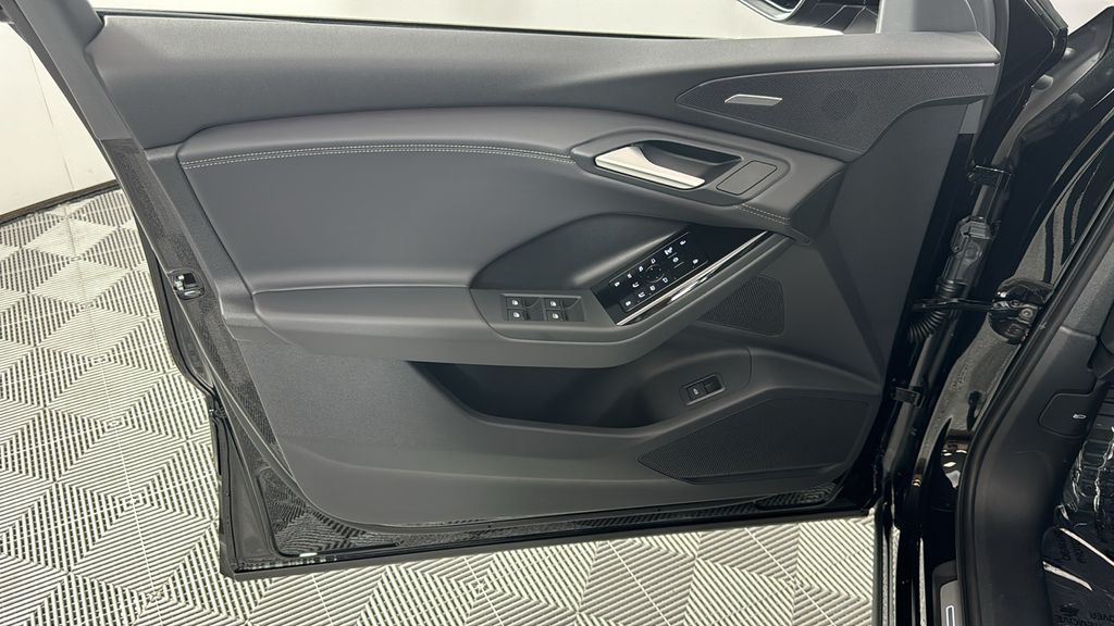 Thumbnail: 2025 Audi Q6 e-tron - 24