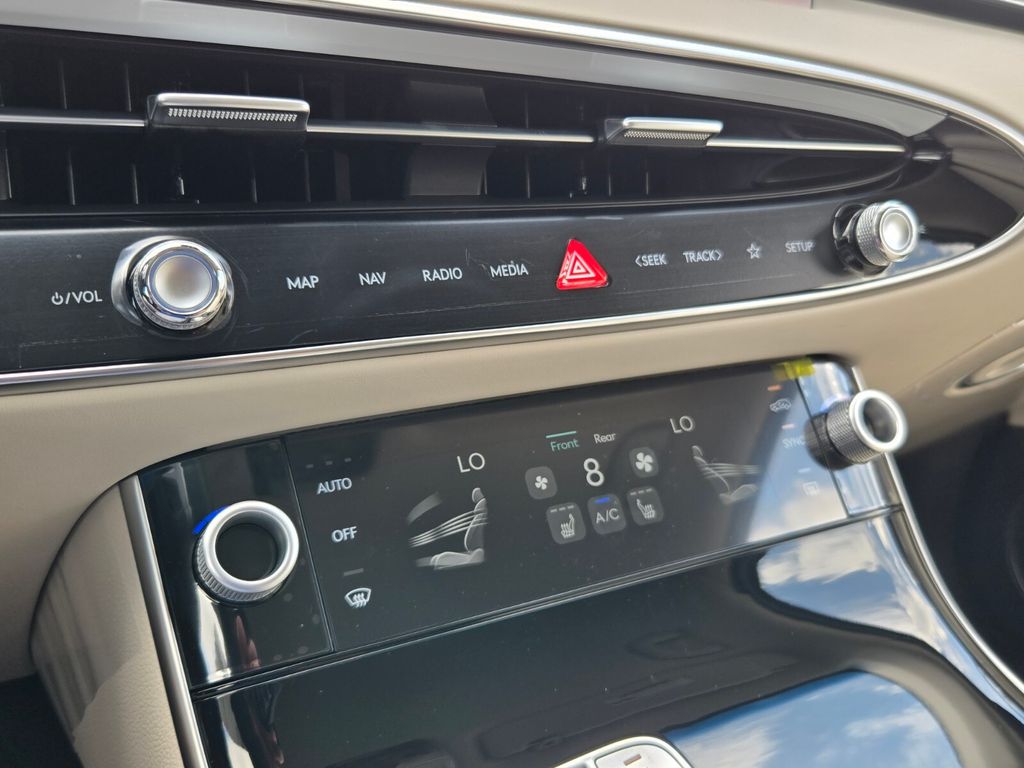 2027 Genesis Gv70