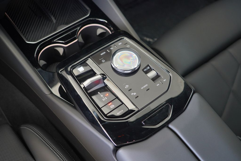 Thumbnail: 2027 BMW 5 Series - 18