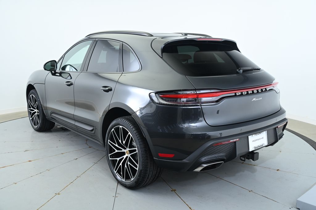 Thumbnail: 2025 Porsche Macan - 3