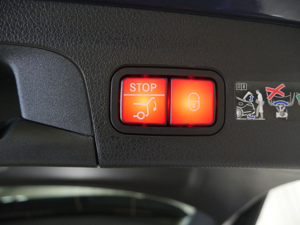 Thumbnail: 2026 Mercedes-Benz GLE - 26