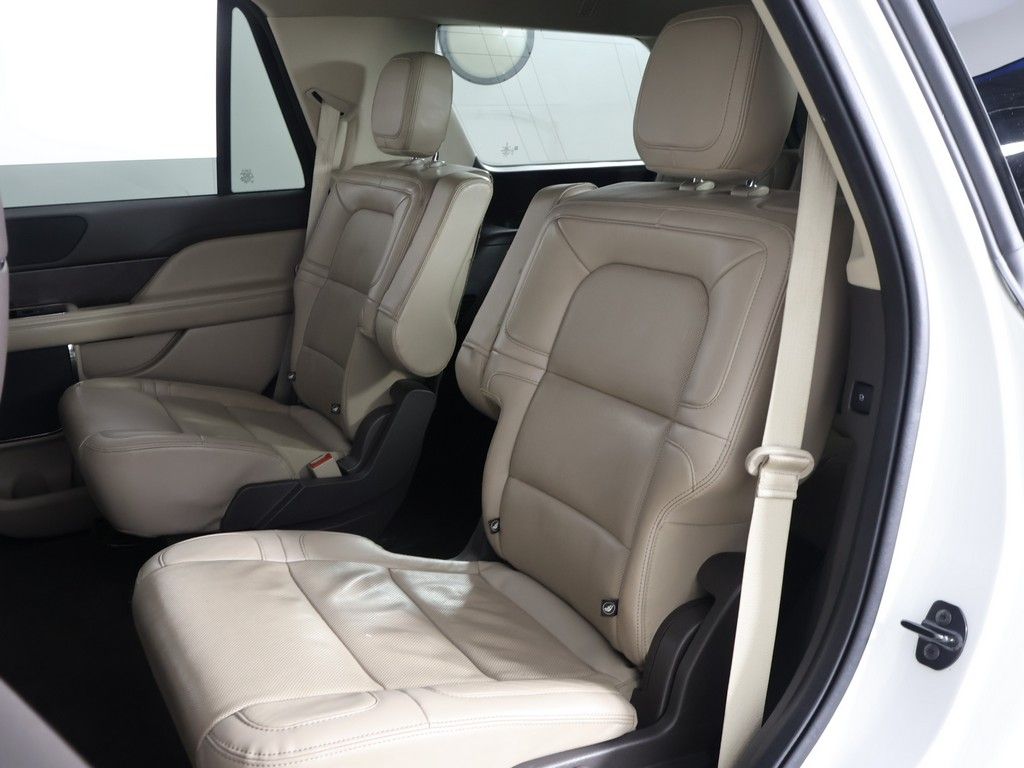 Used 2022 White Lincoln Reserve image 39