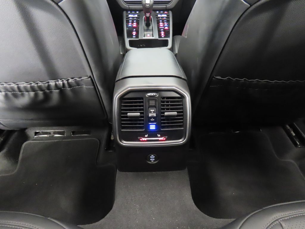 Thumbnail: 2024 Porsche Macan - 30