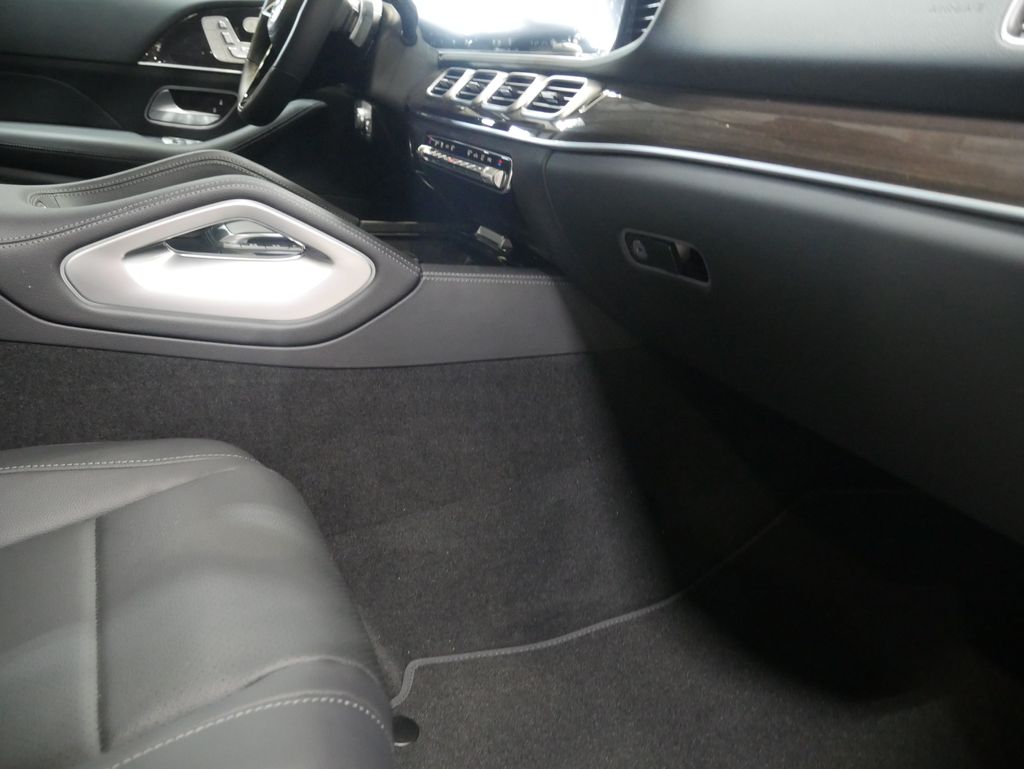 Thumbnail: 2026 Mercedes-Benz GLE - 28