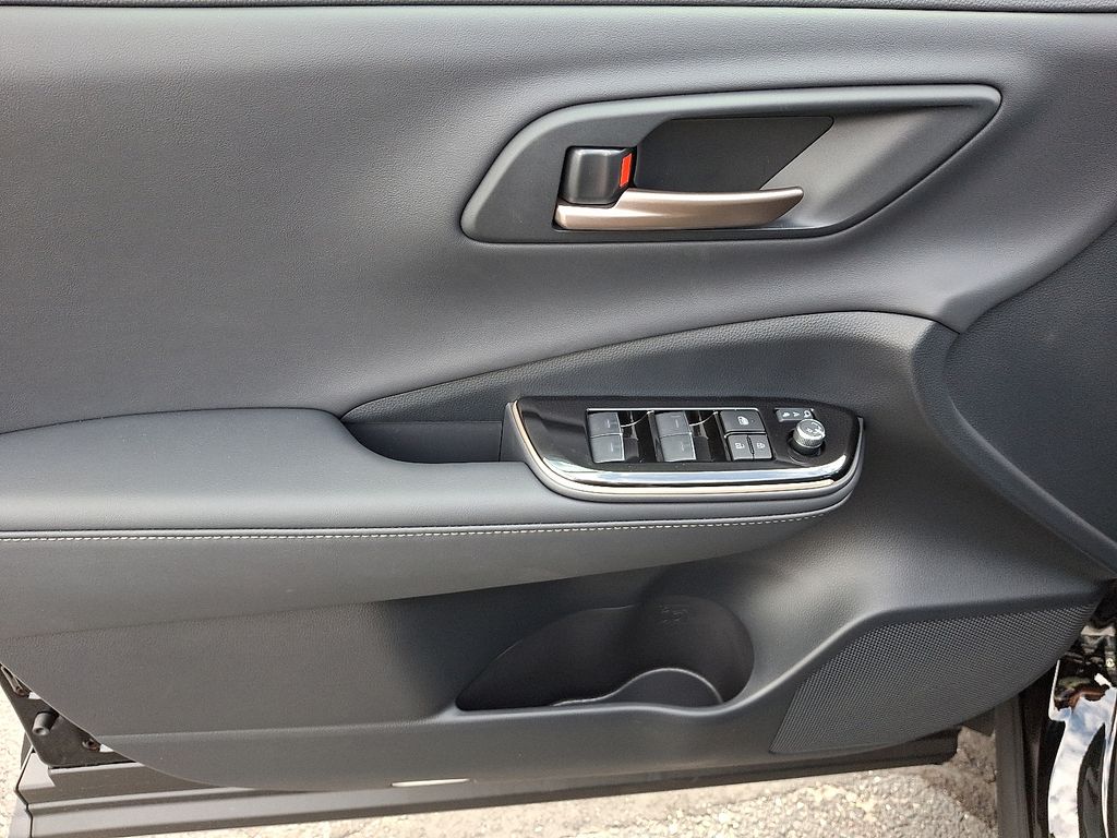 Thumbnail: 2026 Toyota Crown - 12