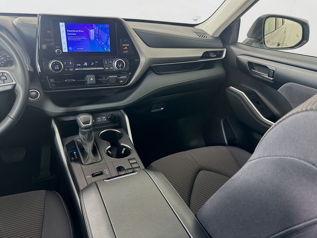 Thumbnail: 2025 Toyota Highlander - 23