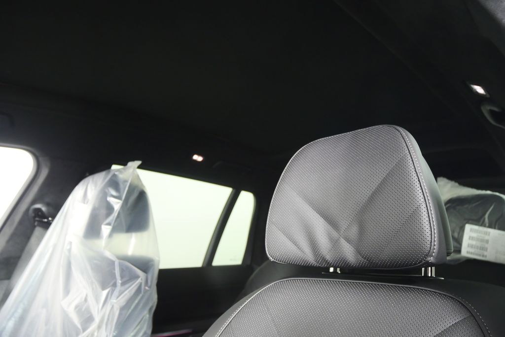 Thumbnail: 2026 BMW X7 - 12