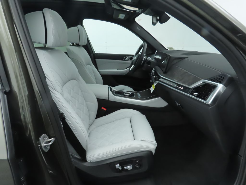 Thumbnail: 2026 BMW X5 - 21