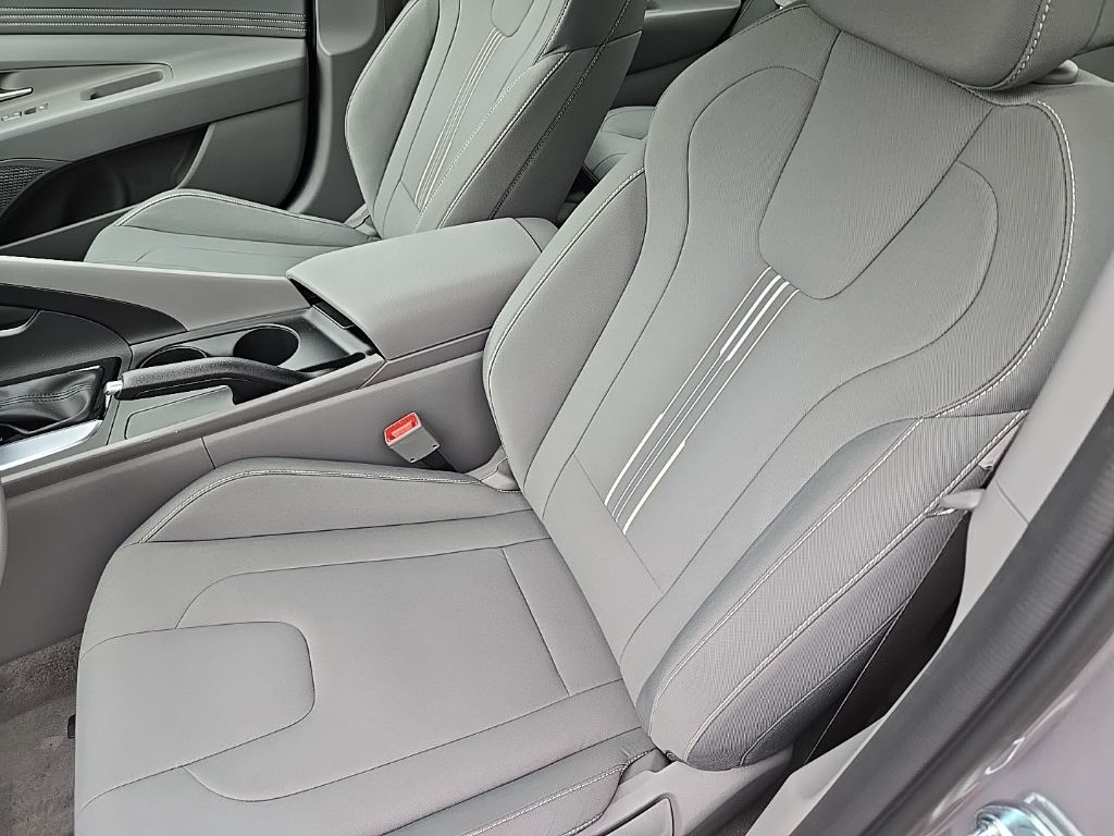 2025 Hyundai Elantra Sport 14