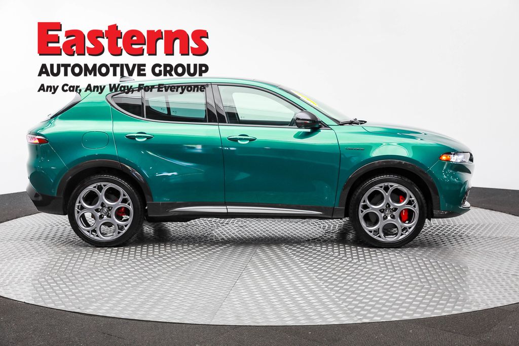 Used 2024 Green Alfa Romeo Veloce image 4