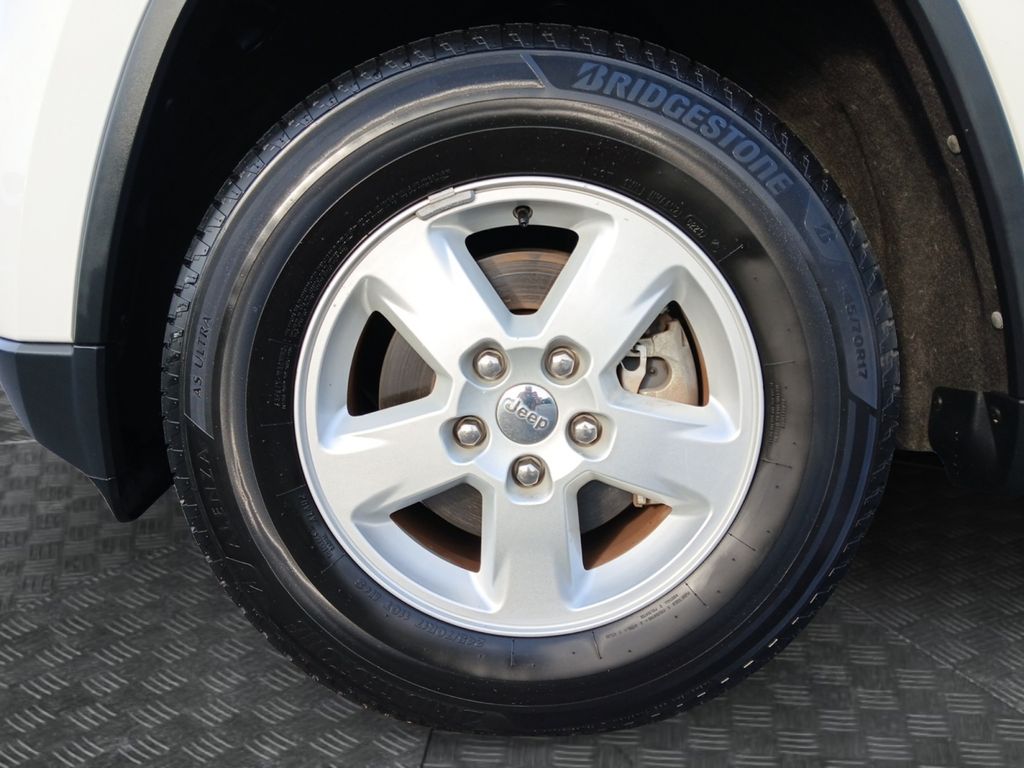 Used Car 2013 Jeep Grand Cherokee  Laredo For Sale Under $12,000 In Austin, Texas