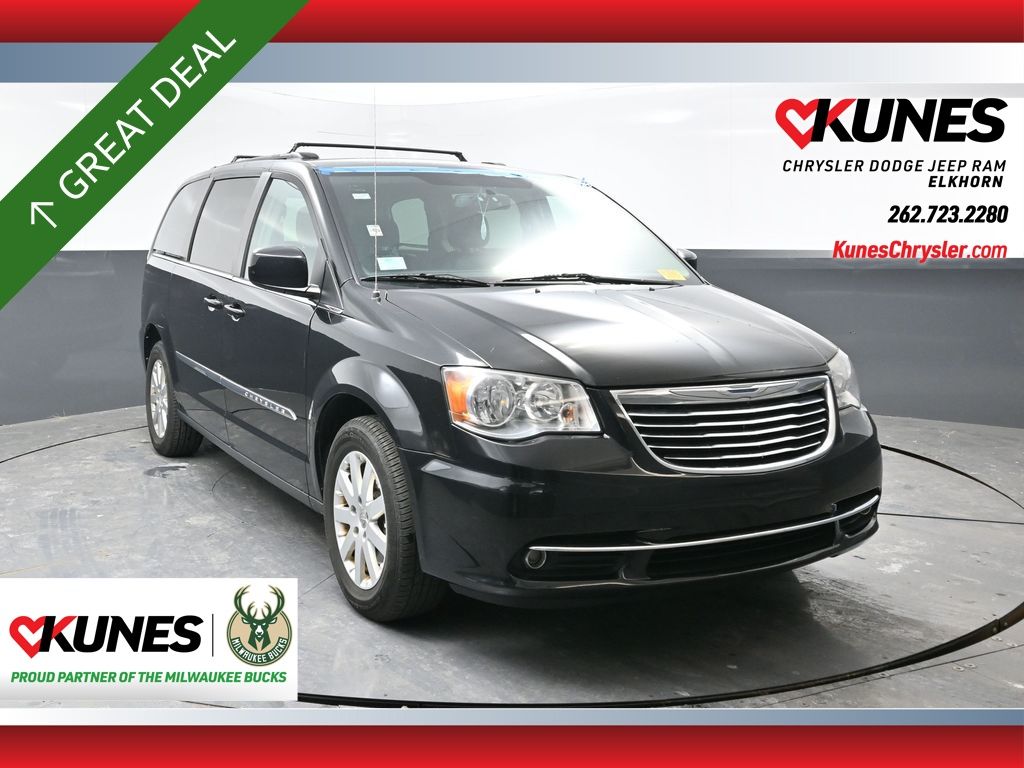 2016 Chrysler Town & Country Touring FWD