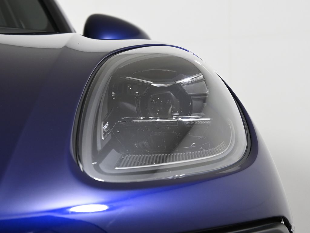 Thumbnail: 2025 Porsche Macan - 11