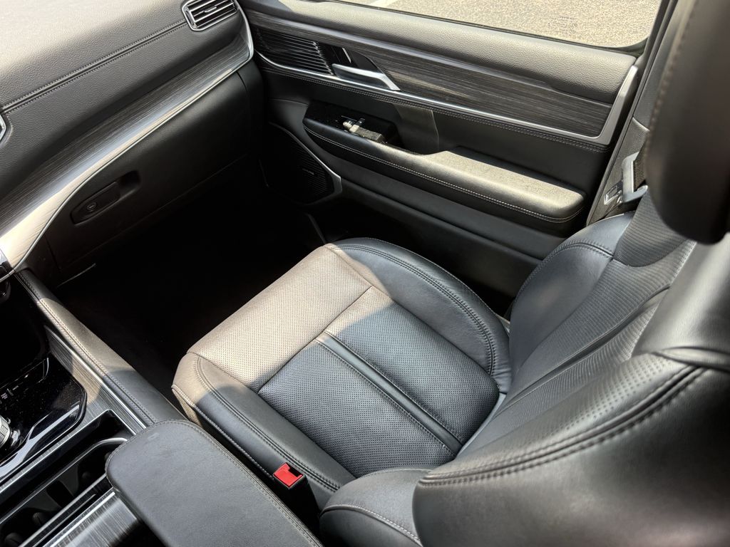2024 Jeep Wagoneer Series II White at River Oaks CDJR