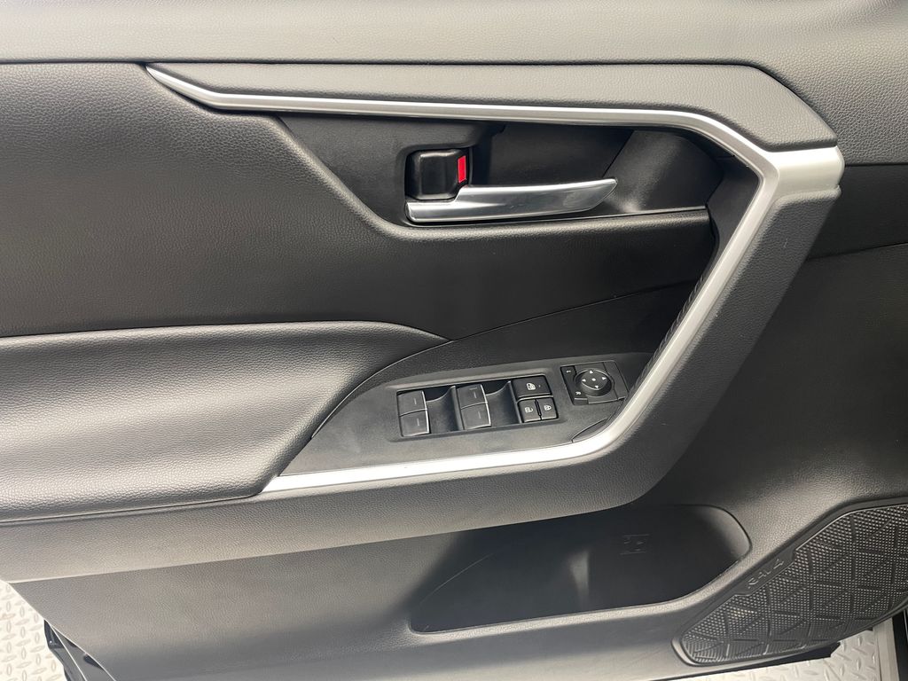 2024 Toyota RAV4 XLE 9