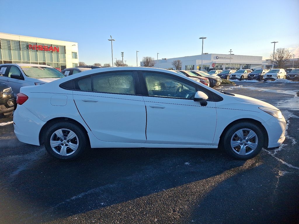 Thumbnail: 2017 Chevrolet Cruze - 7