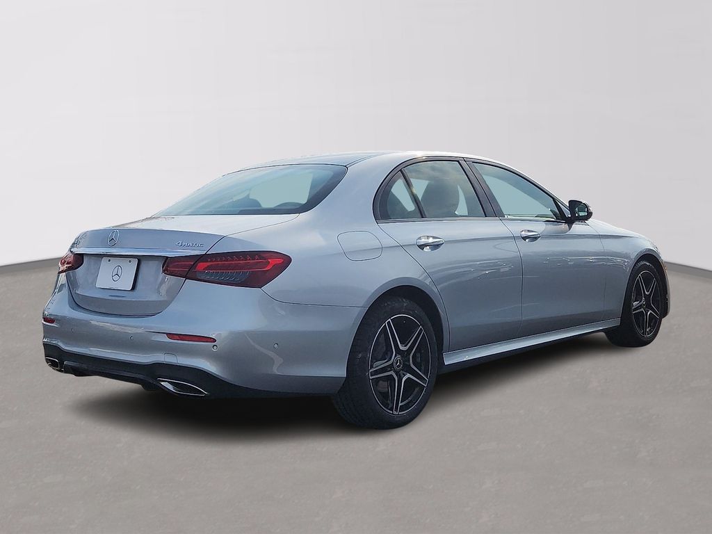 Thumbnail: 2022 Mercedes-Benz E-Class - 4