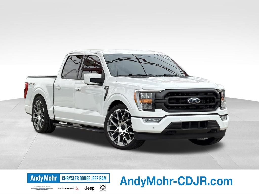 Oxford White 2022 Ford F-150 XLT SuperCrew 4WD Pickup Truck Four-Wheel Drive Automatic