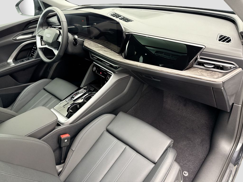 Thumbnail: 2025 Audi Q5 - 17