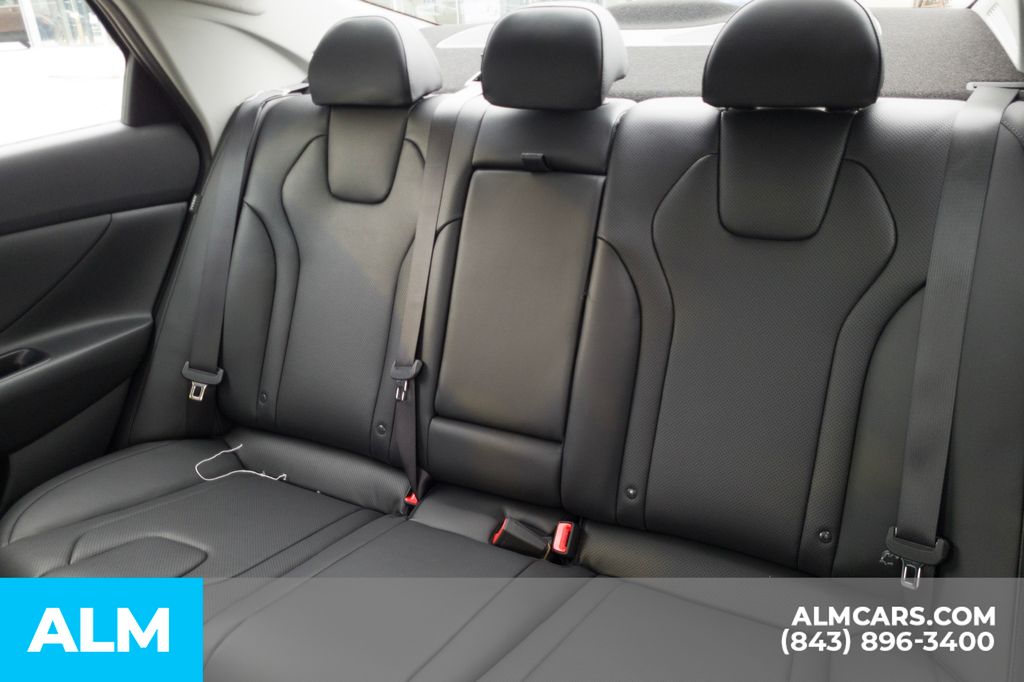 2025 Hyundai Elantra Limited photo 16