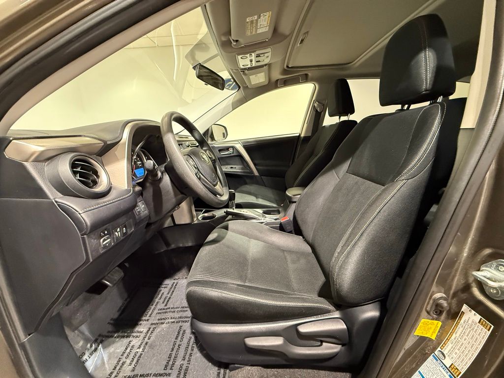 Thumbnail: 2015 Toyota RAV4 - 15