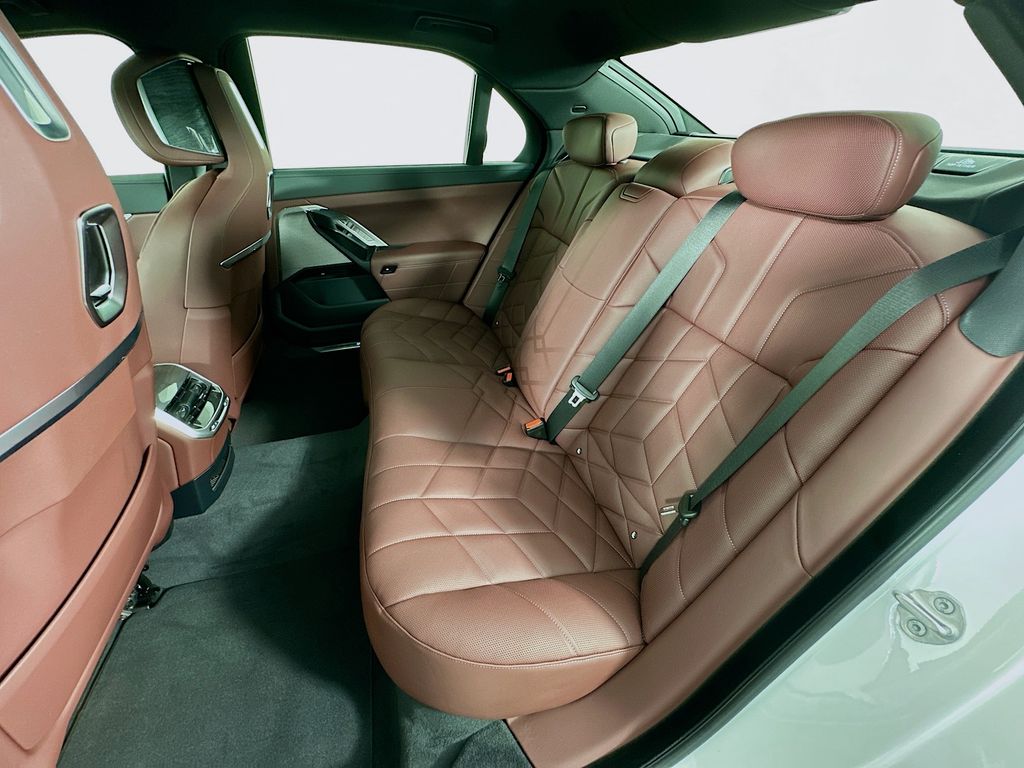 Thumbnail: 2026 BMW 7 Series - 17