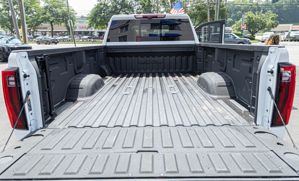 Used 2025 White GMC Denali Ultimate image 31