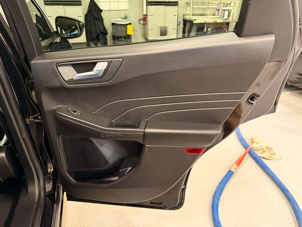 2022 Ford Escape SEL 25