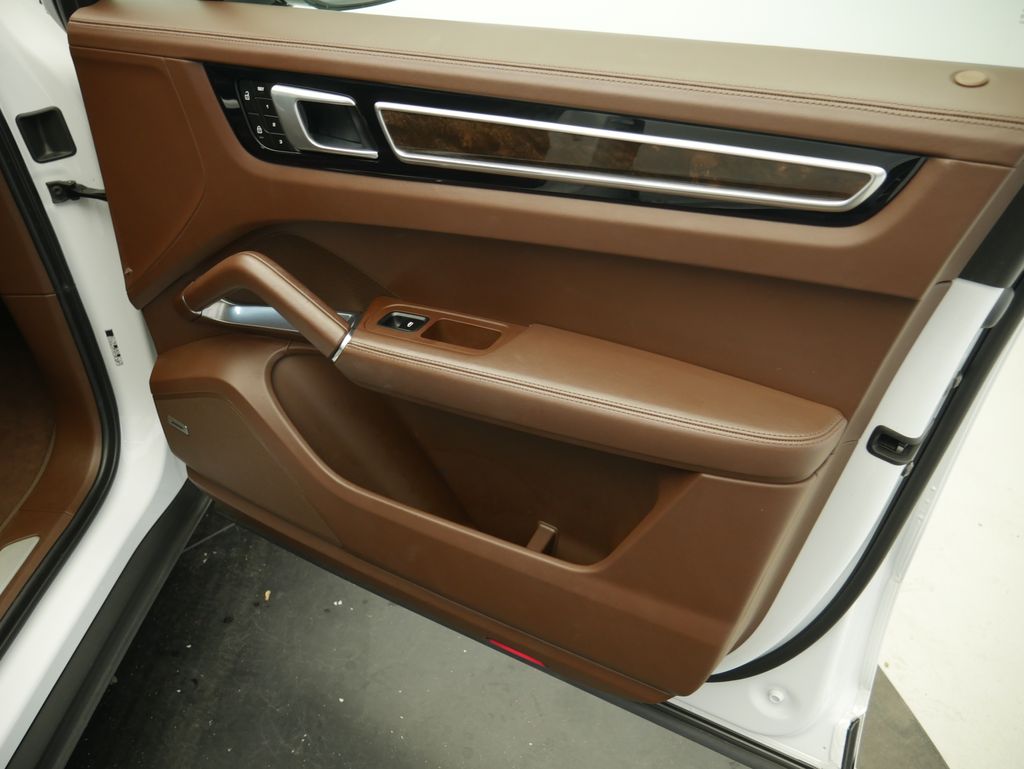 Thumbnail: 2023 Porsche Cayenne - 23