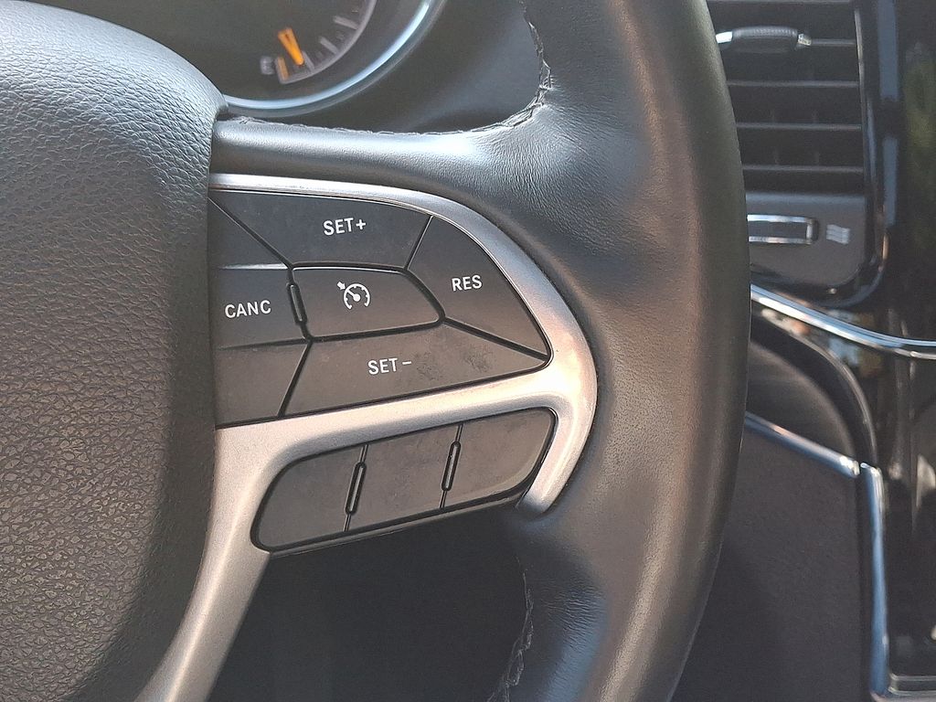 Thumbnail: 2019 Jeep Grand Cherokee - 23