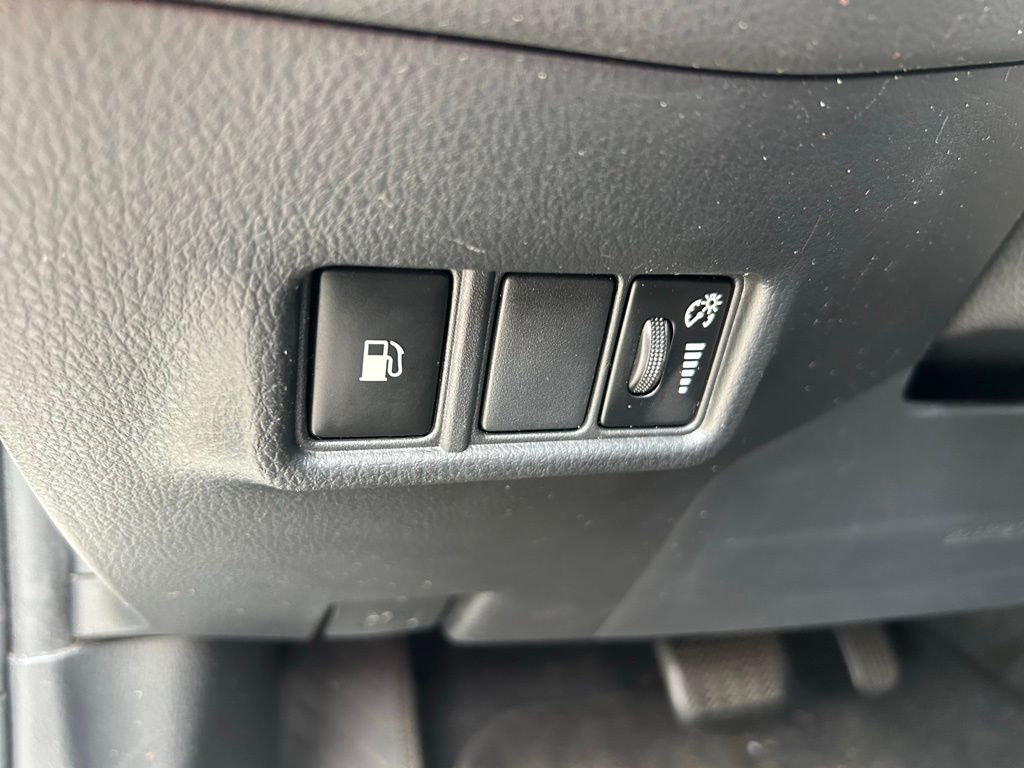 Thumbnail: 2018 Toyota C-HR - 18