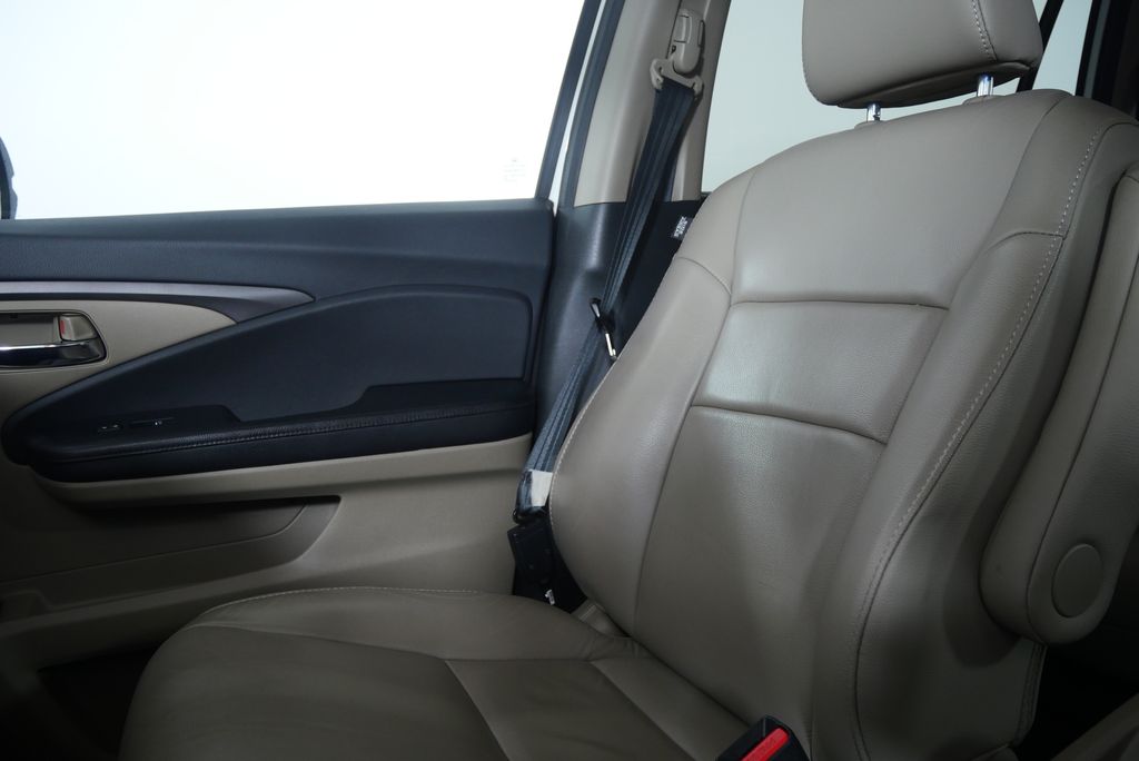 Thumbnail: 2018 Honda Pilot - 29