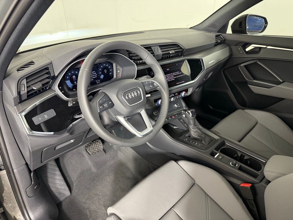 Thumbnail: 2025 Audi Q3 - 10