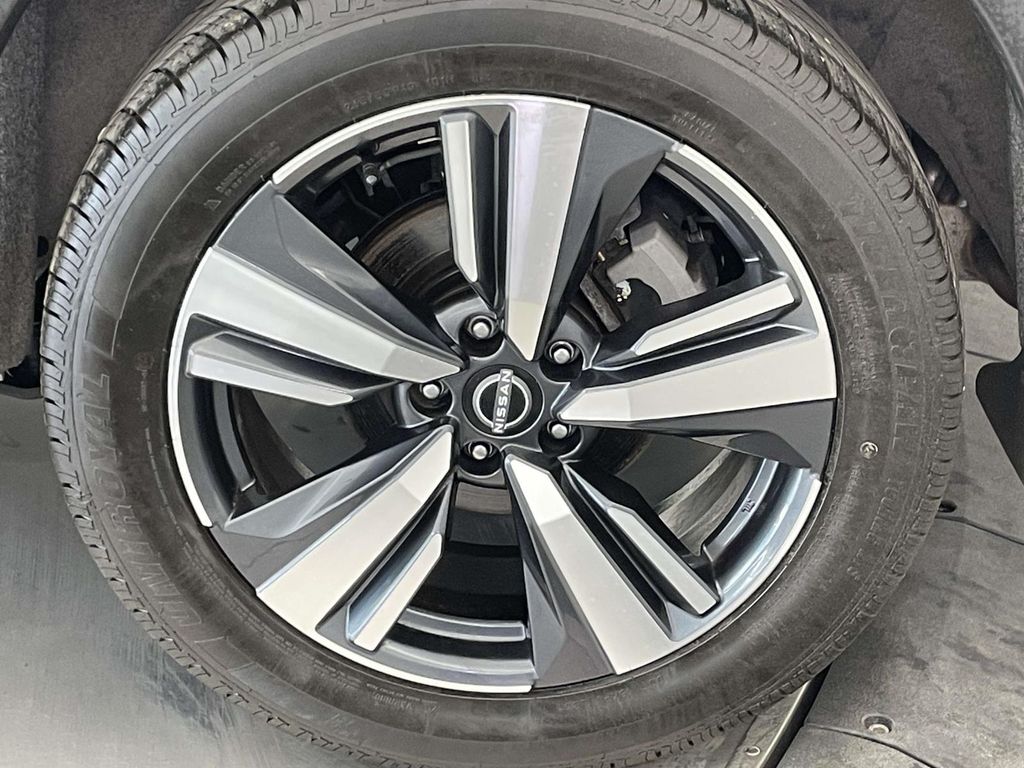 2022 Nissan Rogue SL - 11