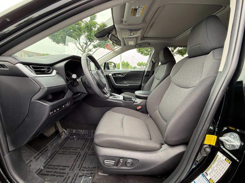 Thumbnail: 2021 Toyota RAV4 - 13