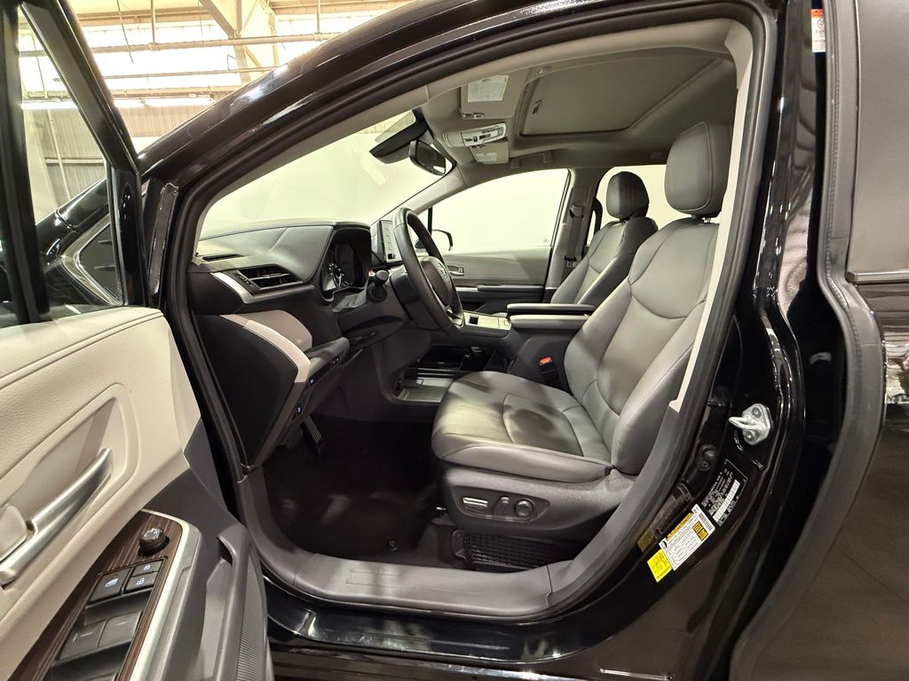 2024 Toyota Sienna XLE