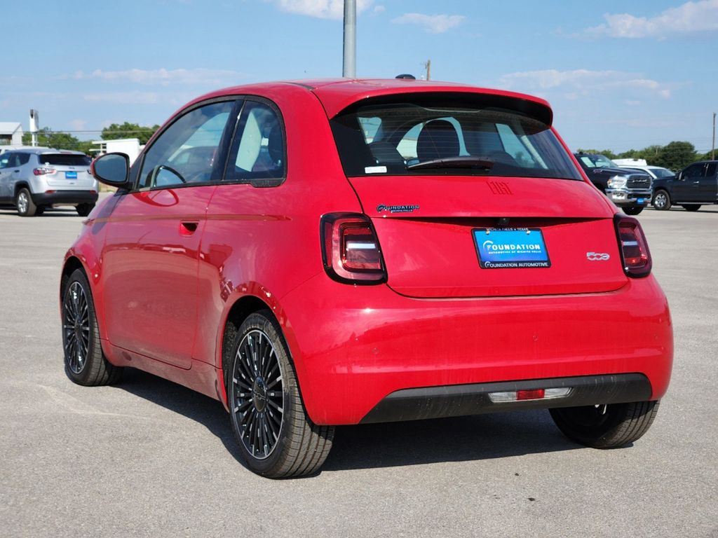 2024 Fiat 500e Battery Electric 3