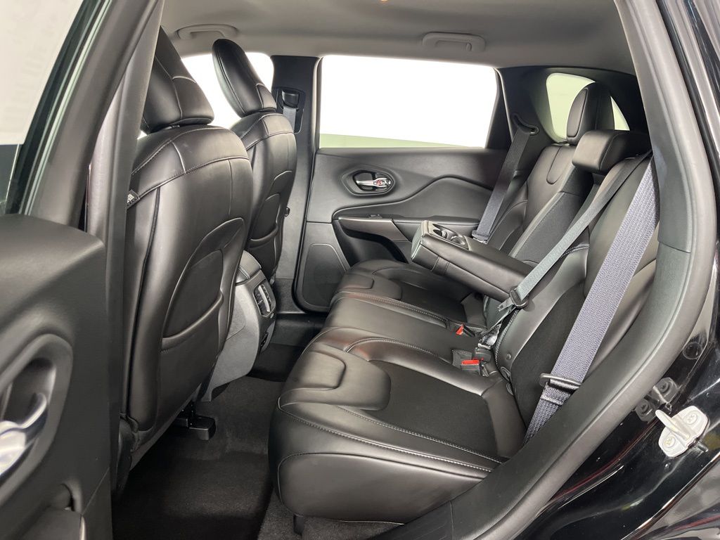 Thumbnail: 2019 Jeep Cherokee - 20