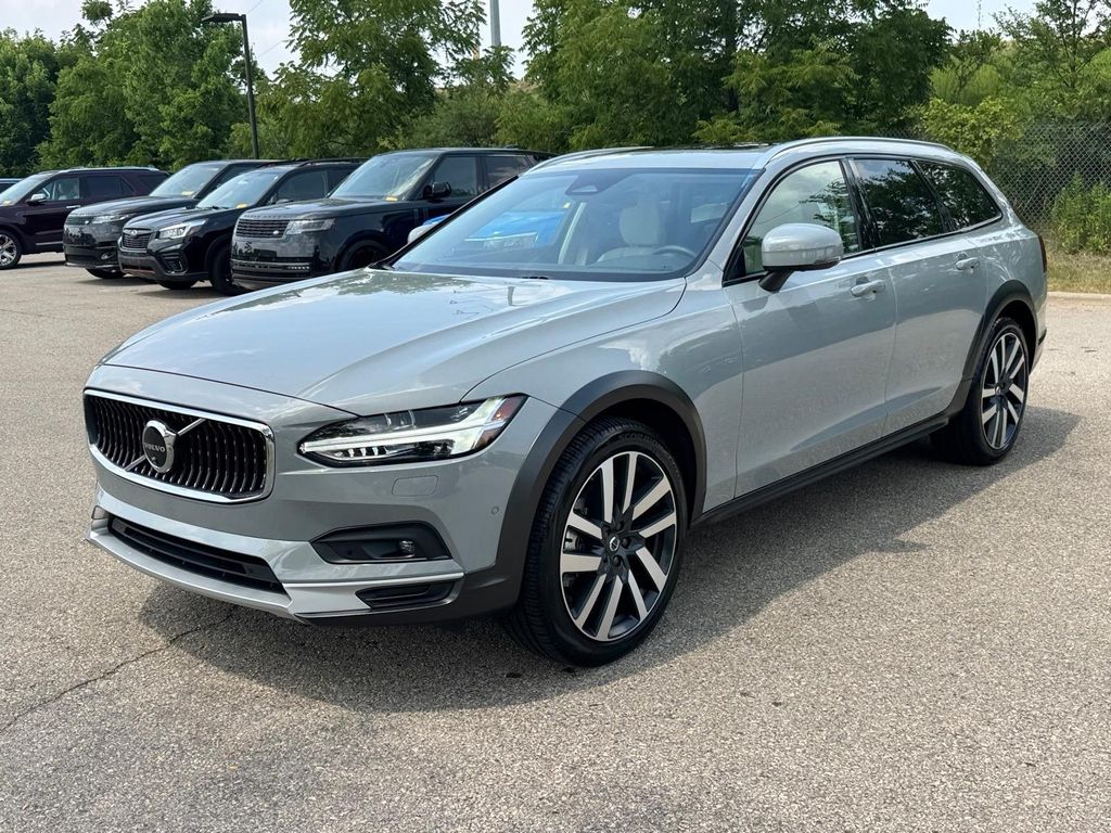 Vapour Gray Metallic 2025 Volvo V90 Wagon All-Wheel Drive Automatic