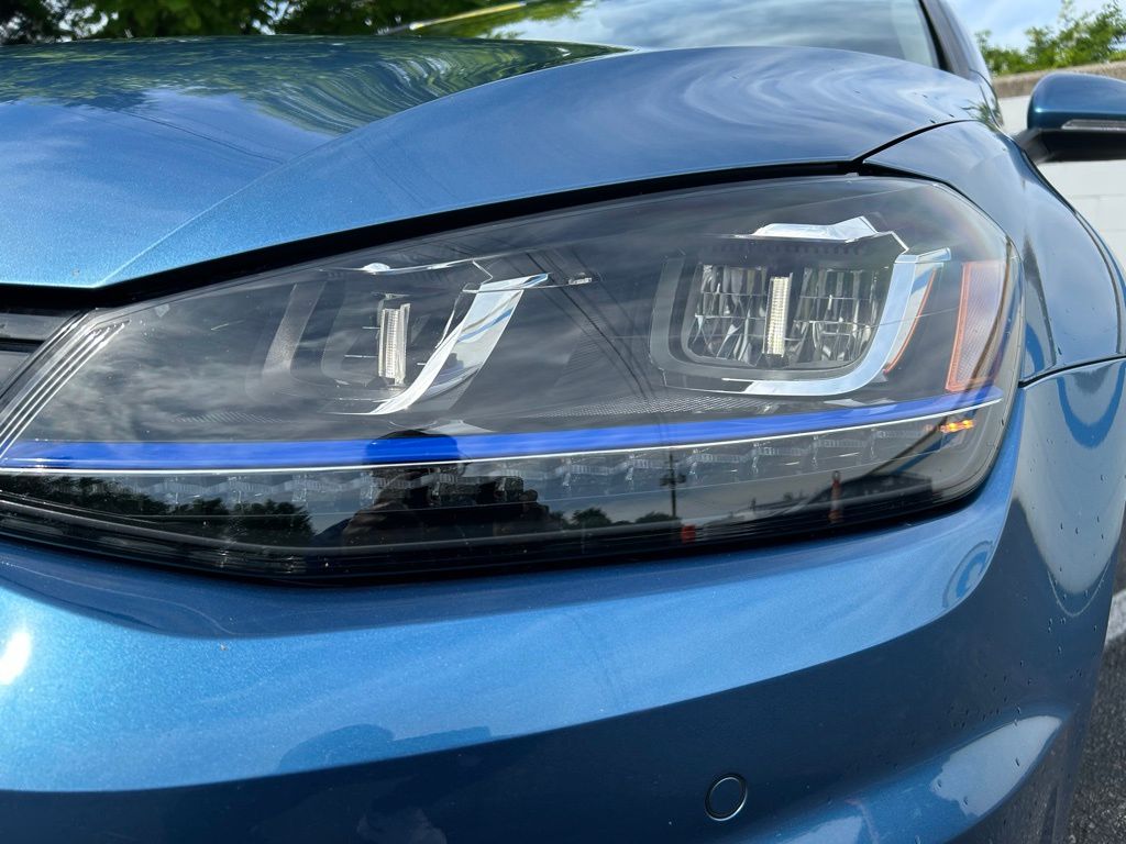 2015 Volkswagen e-Golf SEL Premium 8