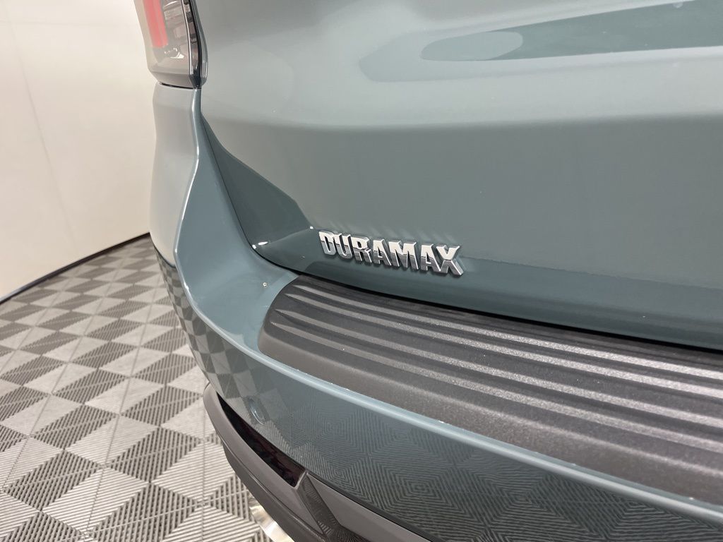 2025 Chevrolet Suburban RST 22