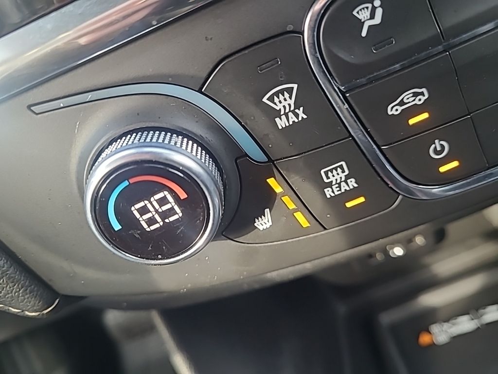 used 2023 Chevrolet Traverse car, priced at $32,811