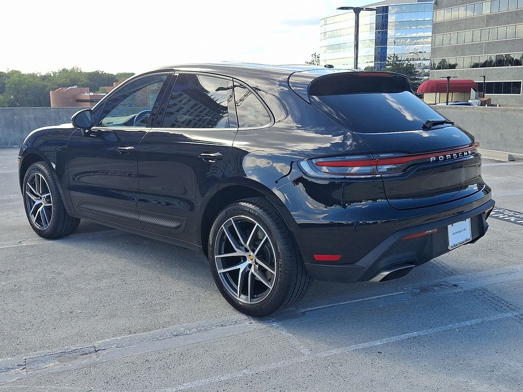 Thumbnail: 2025 Porsche Macan - 3
