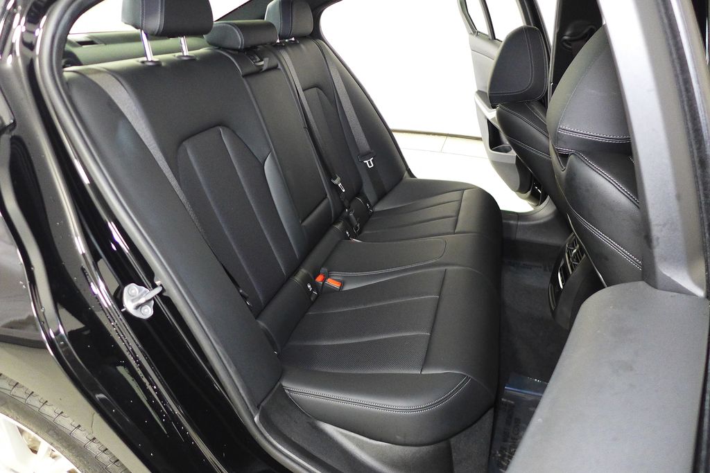 Thumbnail: 2023 BMW 3 Series - 20