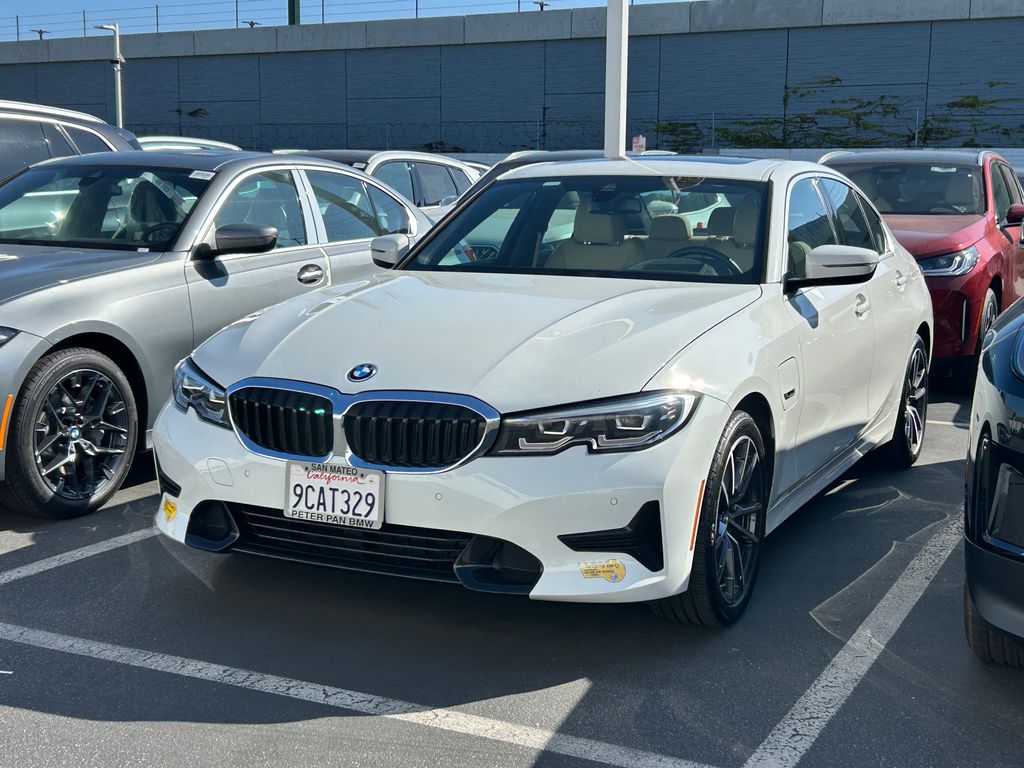 Thumbnail: 2022 BMW 3 Series - 2